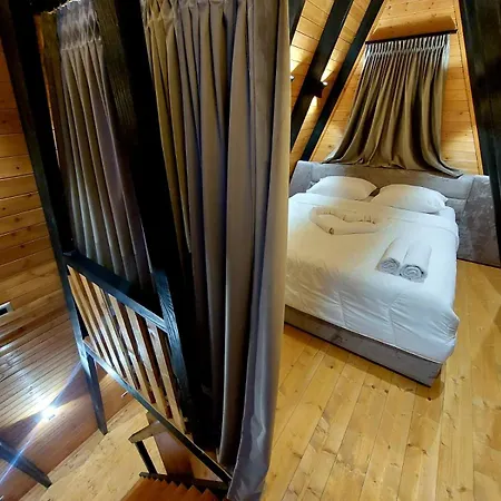 Vilat Alpine Golden Gjinar ヴィラ エルバサン