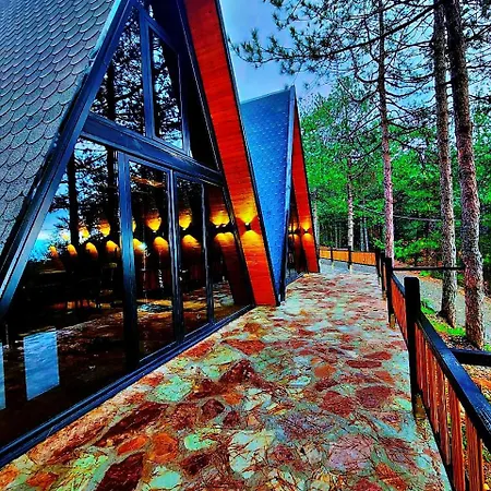 Vilat Alpine Golden Gjinar Villa *