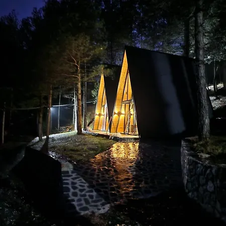 Vilat Alpine Golden Gjinar Villa